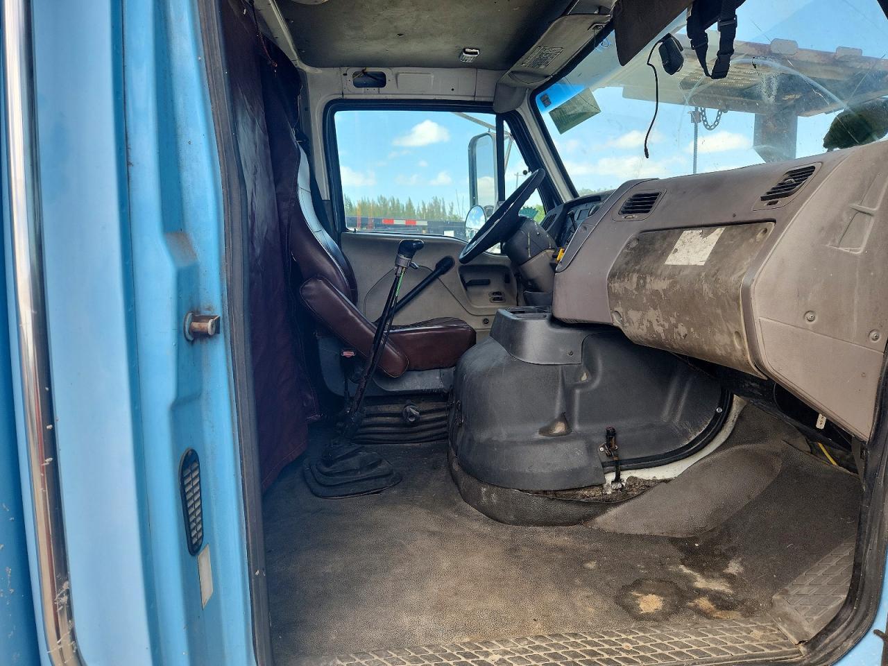 2005 Sterling LC Car HAU-Semi Truck