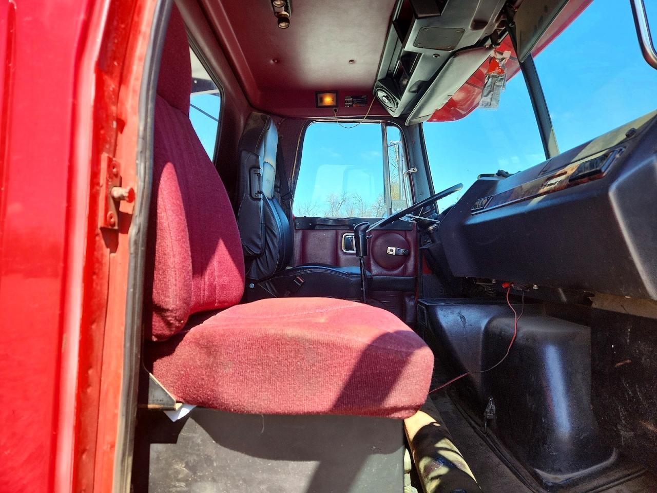 2000 Volvo Conventional WG