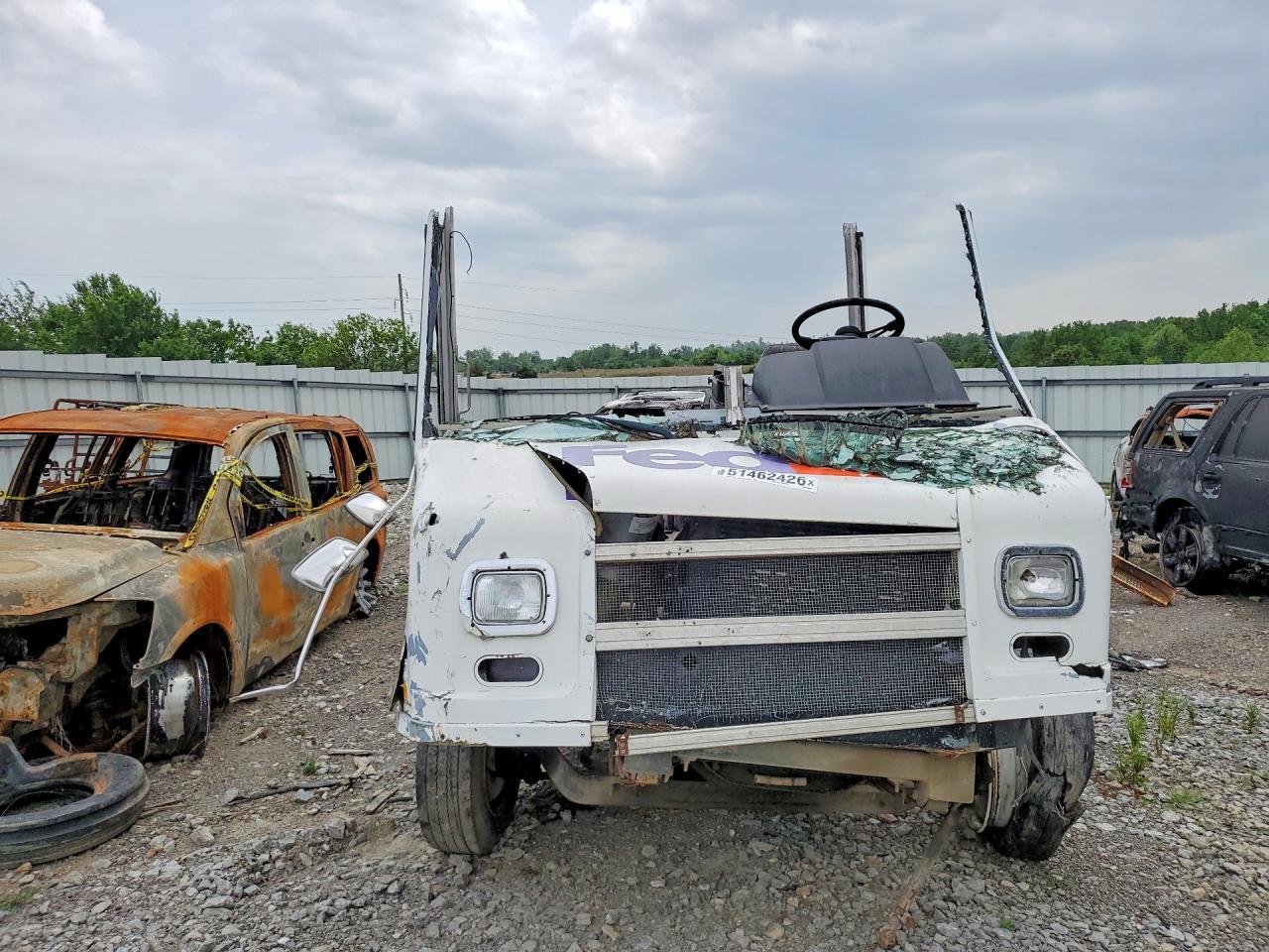 1999 Freigliner Chassis M Line