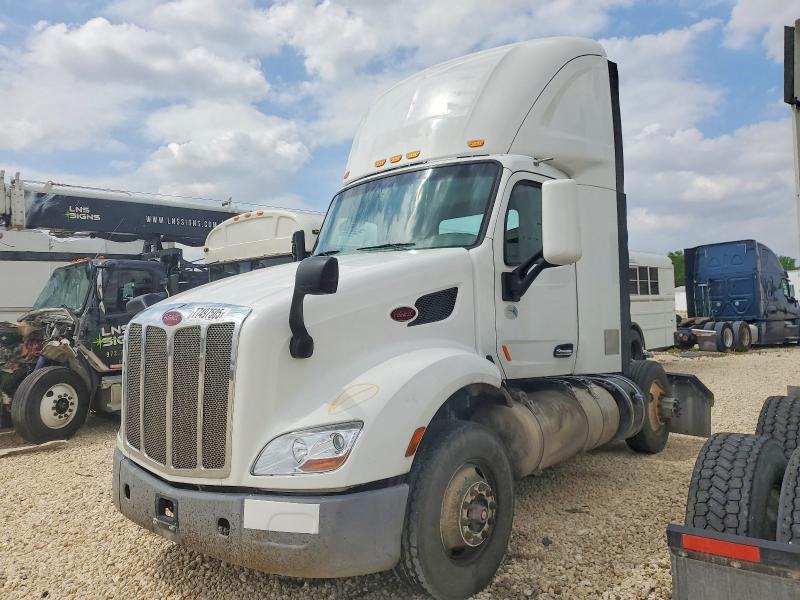 2017 Peterbilt 579 Semi Truck