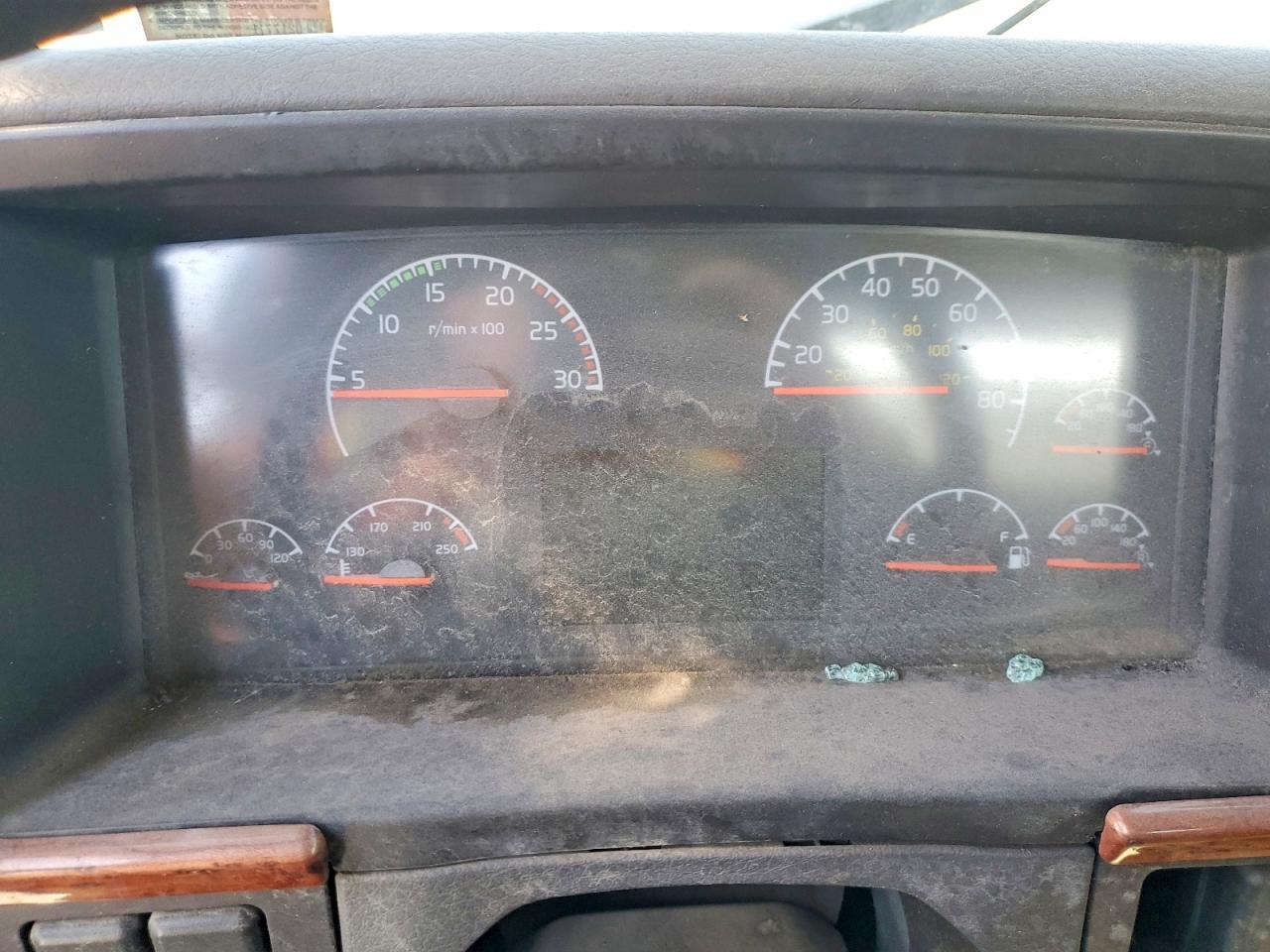 2006 Volvo VHD ROLL-OFF Container Truck