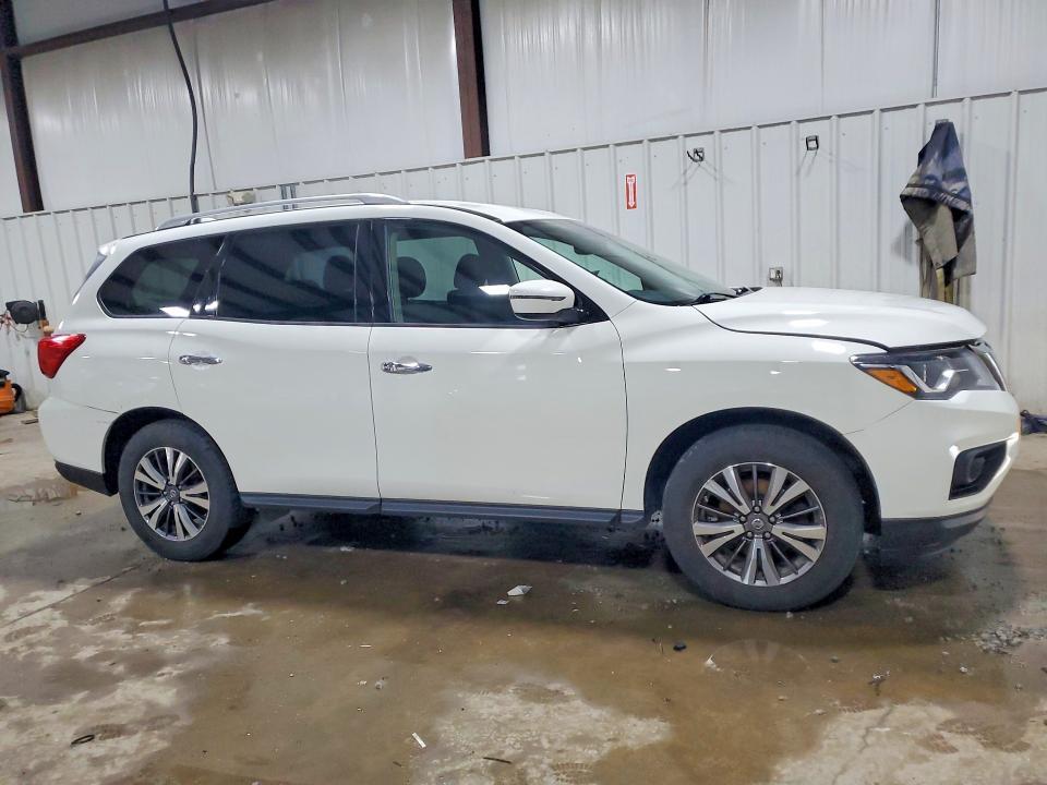 2019 Nissan Pathfinder sv