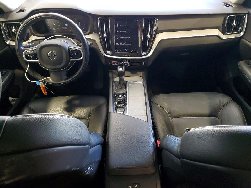 2021 Volvo V60 Cross Country T5 Momentum