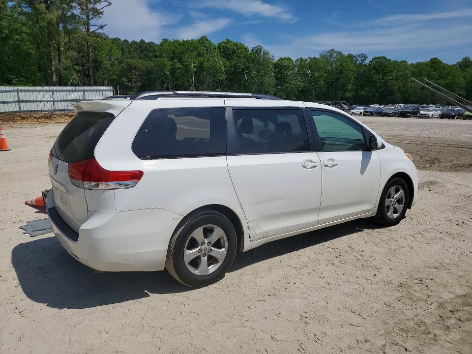 2011 Toyota Sienna le