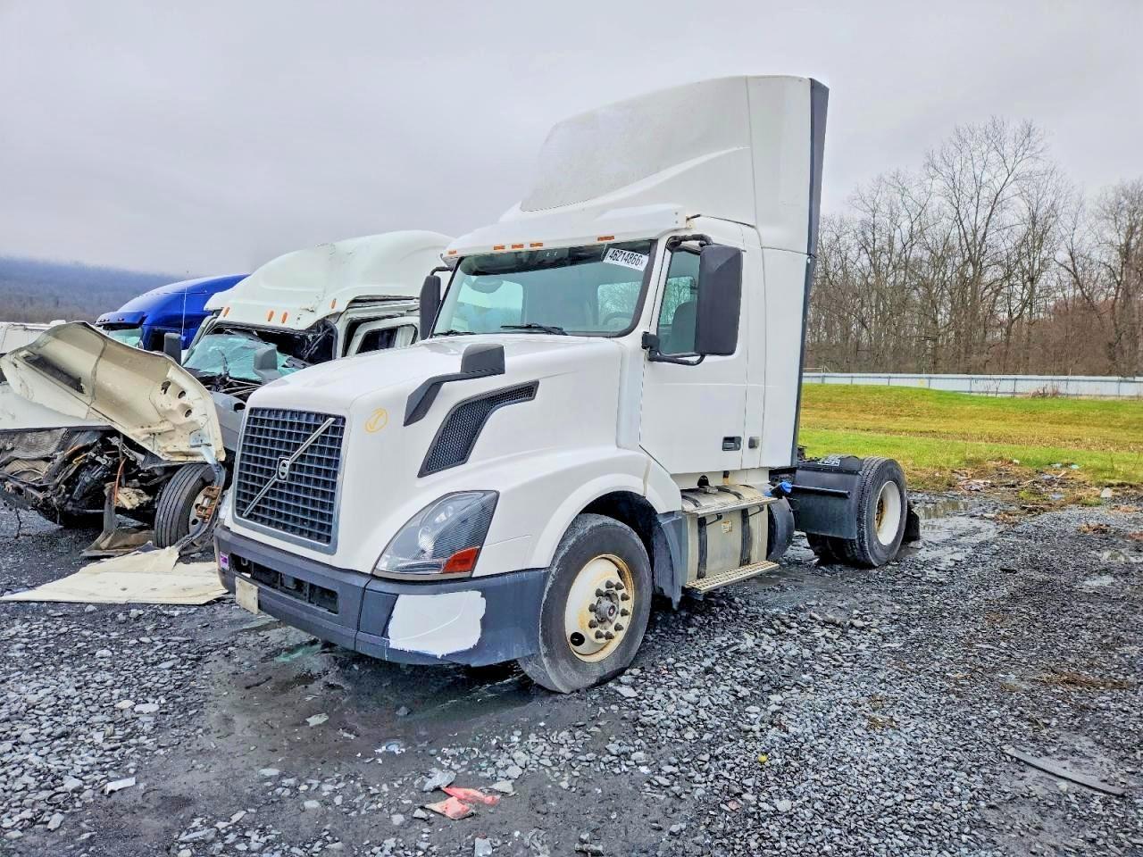 2018 Volvo VNL Semi Truck