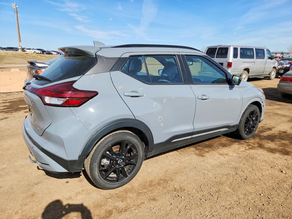 2023 Nissan Kicks sr