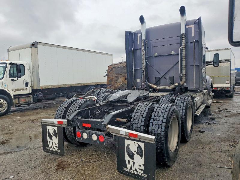 2015 Kenworth T680 Semi Truck