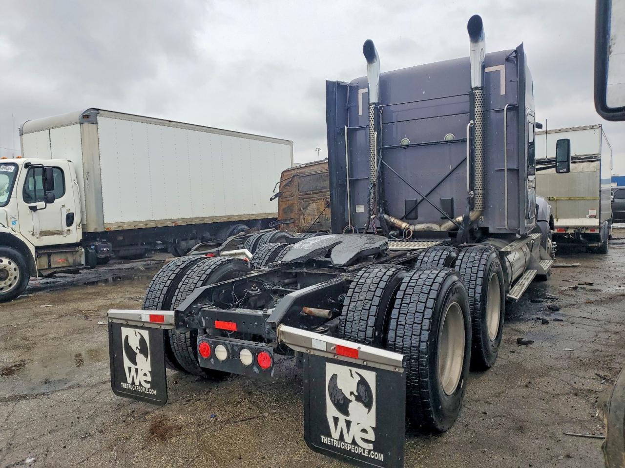 2015 Kenworth T680 Semi Truck