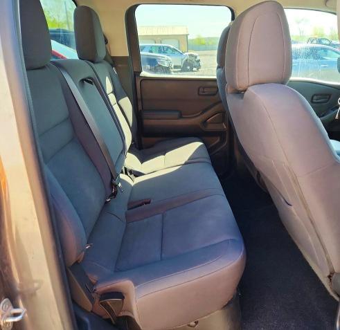 2022 Nissan Frontier s