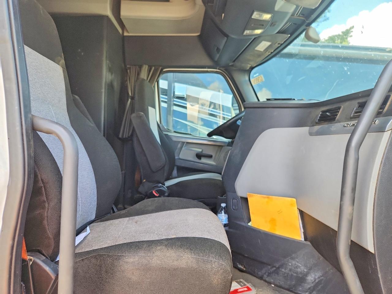 2019 Freigliner 2019 Freightliner Cascadia 126 Semi Truck