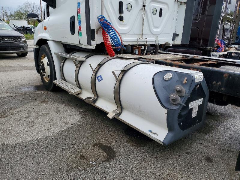 2018 Freigliner 2018 Freightliner Cascadia 113 Semi Truck