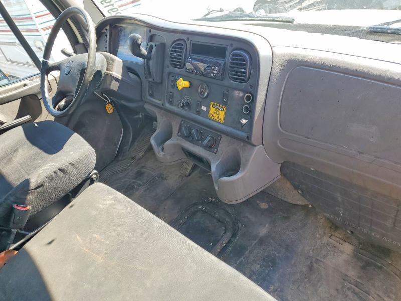 2020 Freigliner 2020 Freightliner Business Class M2 BOX Truck