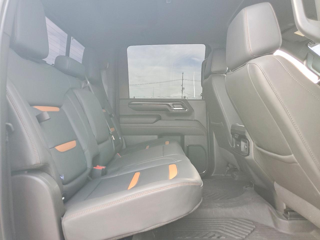 2024 GMC Sierra K2500 AT4