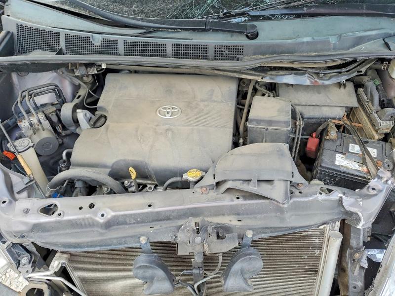 2013 Toyota Sienna xle 8-passenger