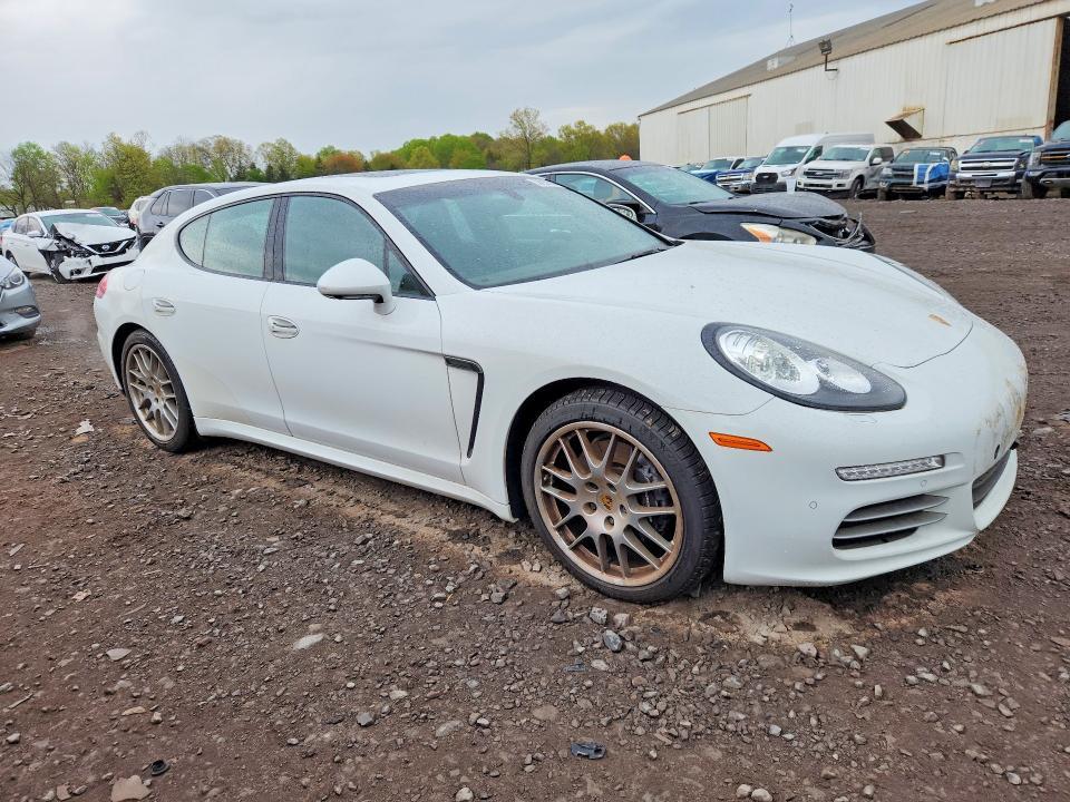 2016 Porsche Panamera 2