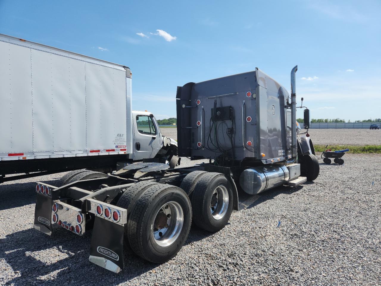 2015 Freightliner Conventional Coronado 132