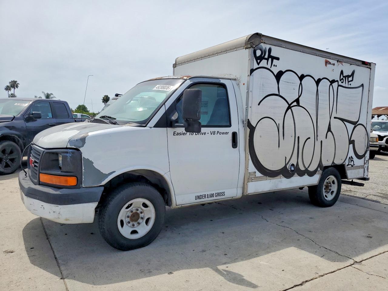 2005 GMC Savana BOX Truck