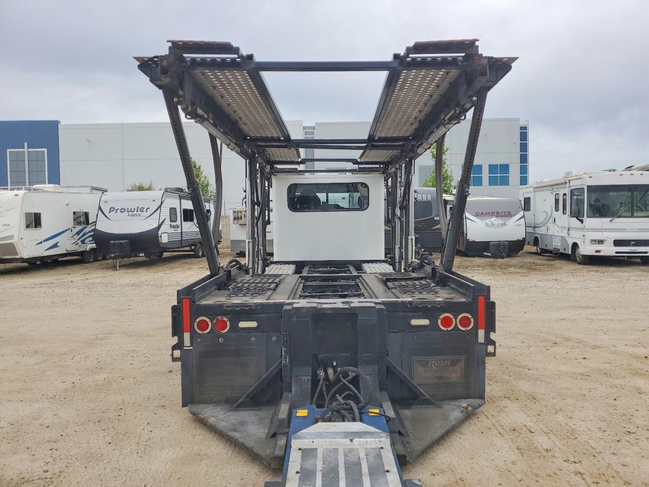 2016 Peterbilt 365 Car Hauler Truck