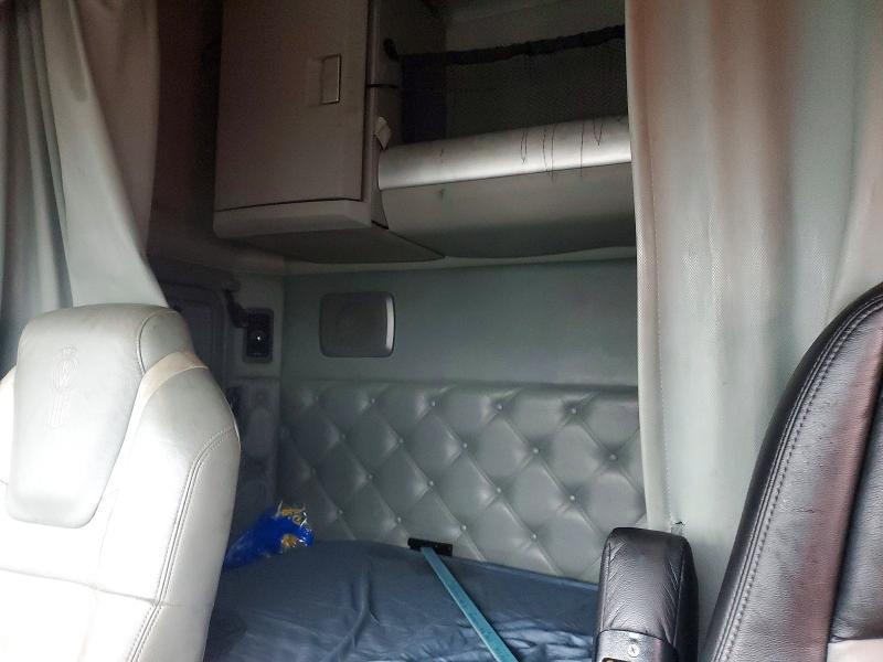 2015 Kenworth T680 Semi Truck