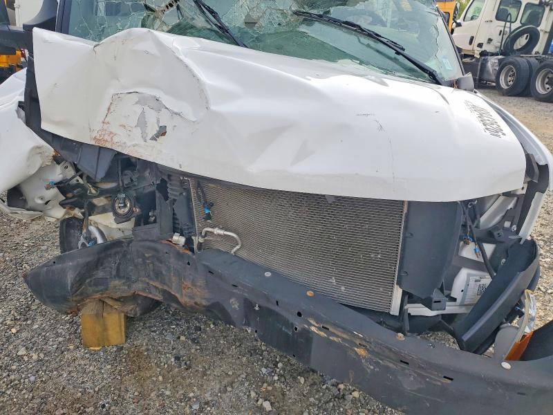 2024 GMC Savana Refrigerated BOX Truck