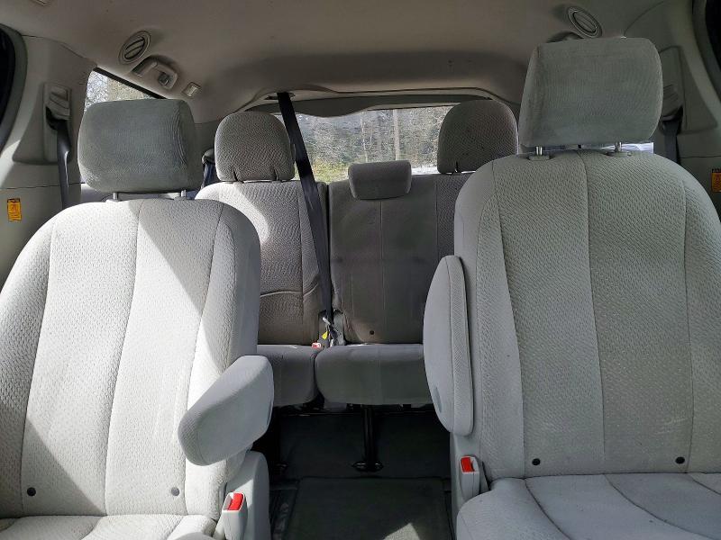2011 Toyota Sienna Base 7-passenger