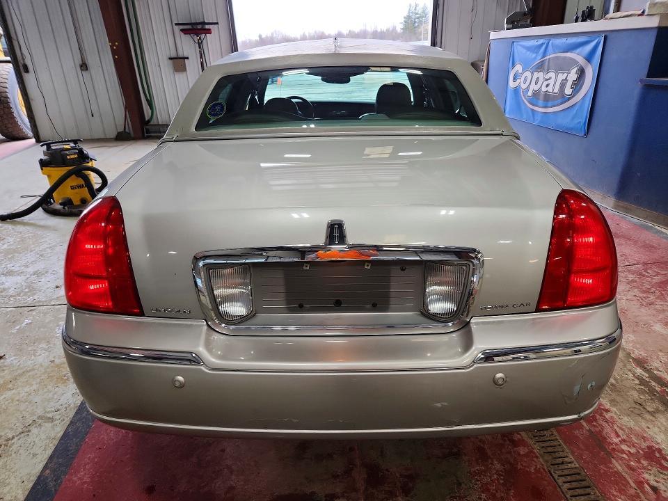 2004 Lincoln Town car Ultimate