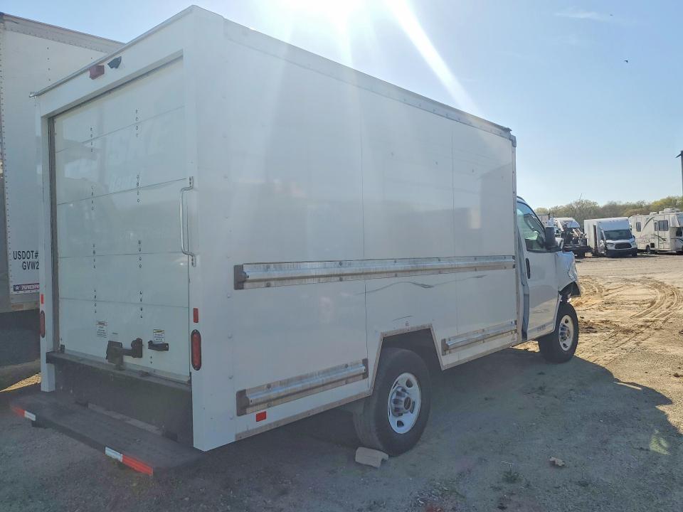 2022 GMC Savana BOX Truck