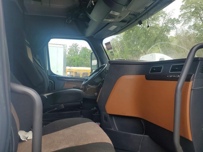 2020 Freigliner 2020 Freightliner Cascadia 126 Semi Truck