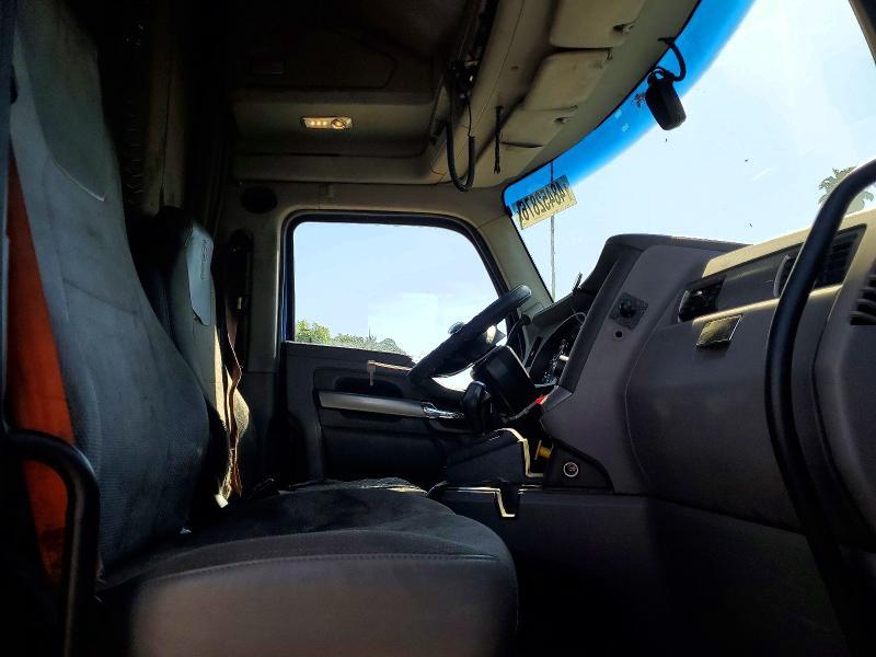 2017 Kenworth T680 Semi Truck