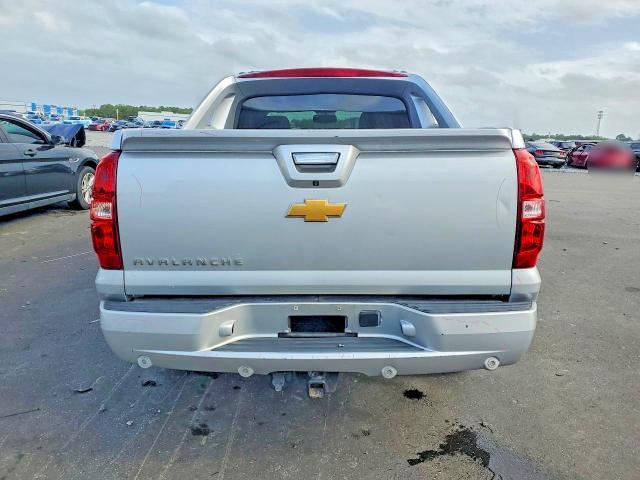 2013 Chevrolet Avalanche LS
