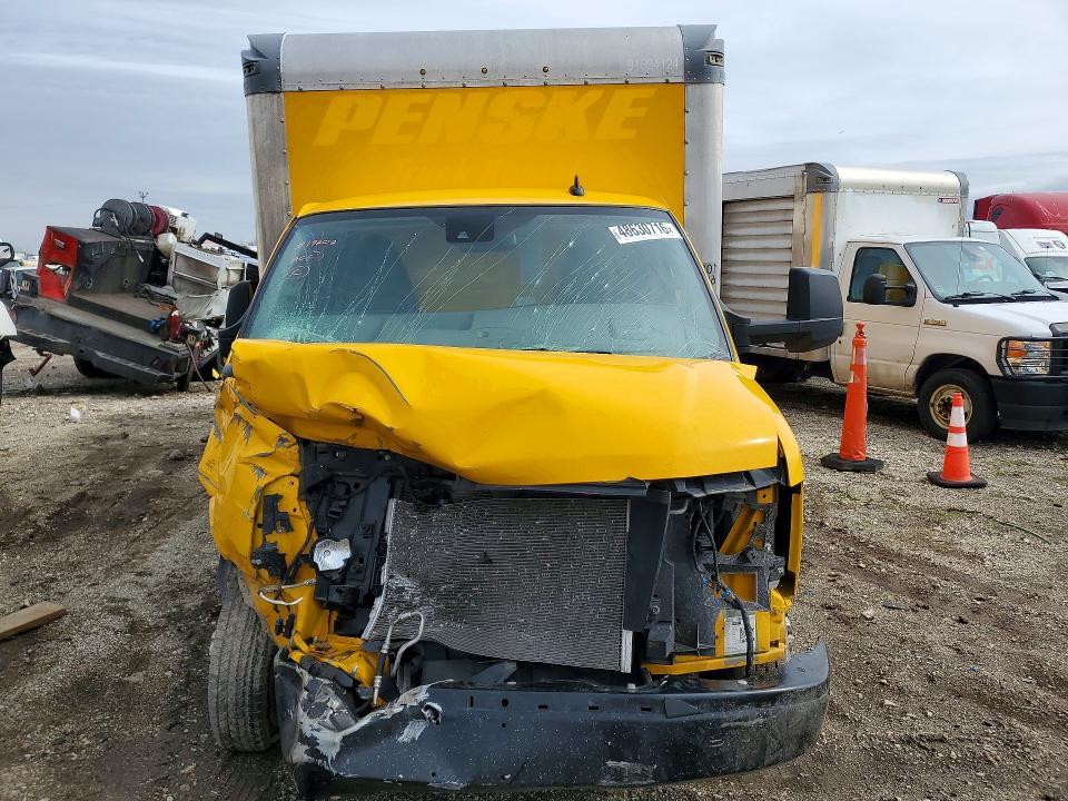 2022 GMC Savana BOX Truck