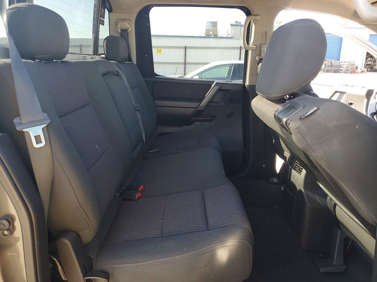 2011 Nissan Titan SV