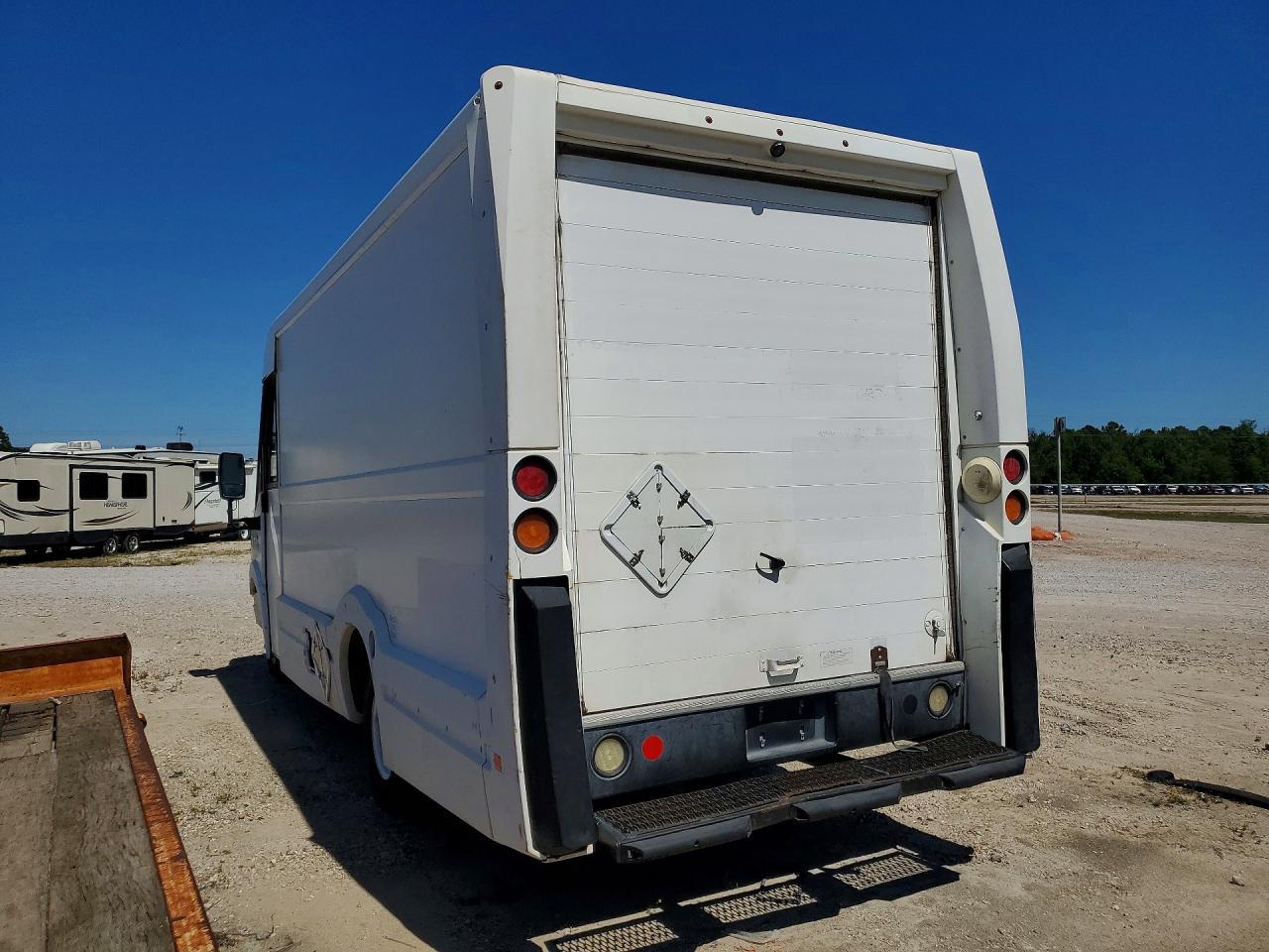 2015 Isuzu NPR Delivery Truck