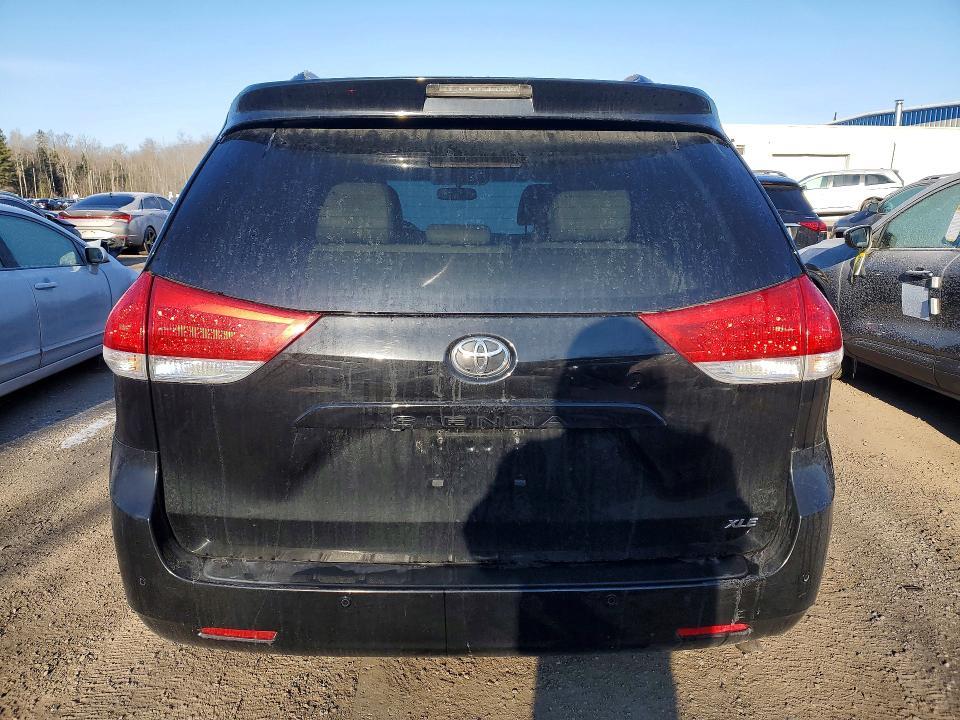 2011 Toyota Sienna-v6