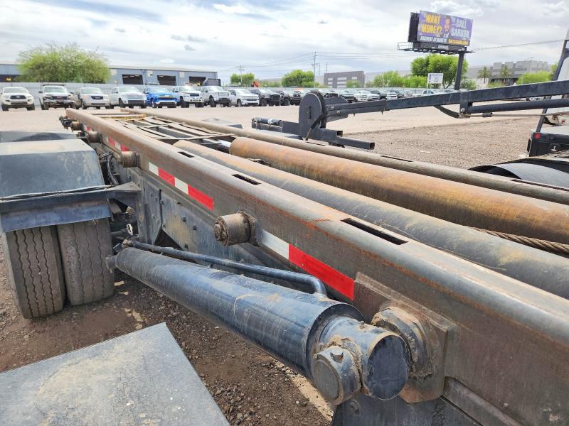 2005 Kenworth T800 ROLL-OFF Container Truck