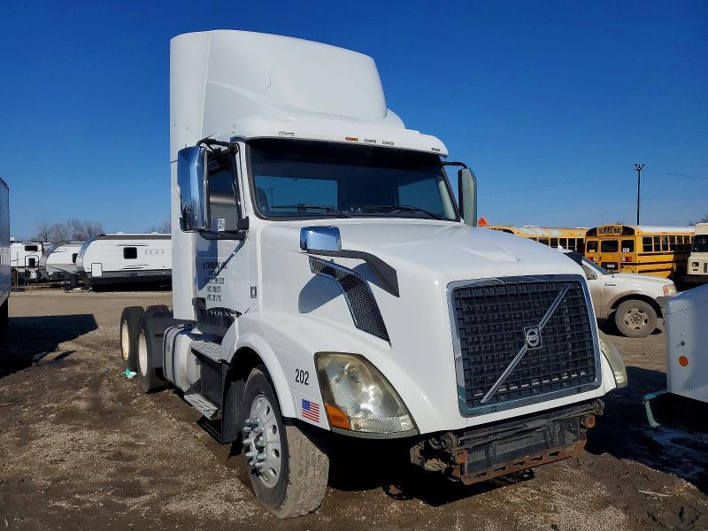 2014 Volv O VNL Semi Truck