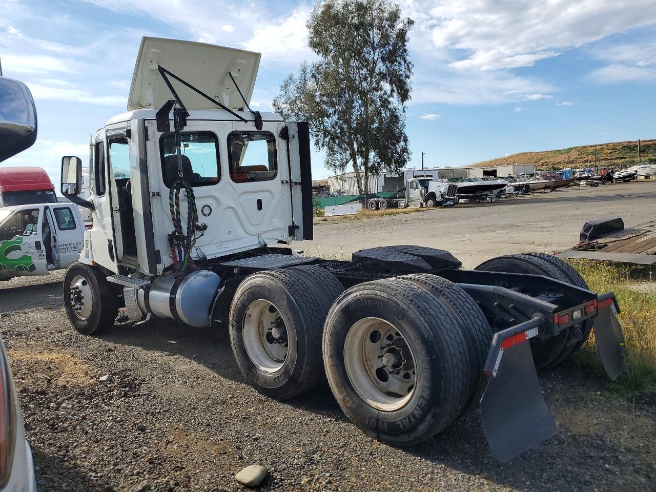 2021 Freigliner 2021 Freightliner Cascadia 126 Semi Truck