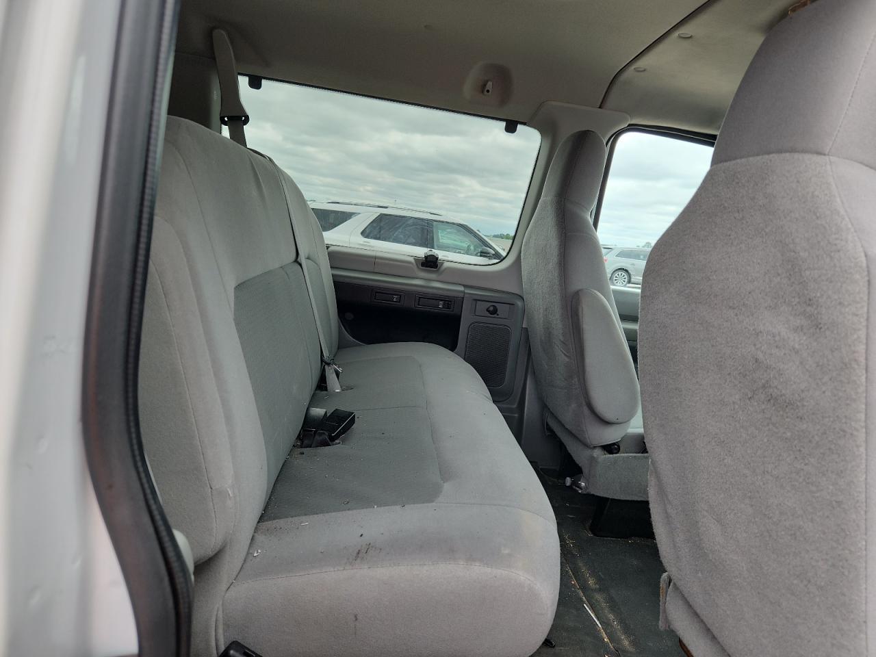 2012 Ford Econoline E350 Super Duty Wagon
