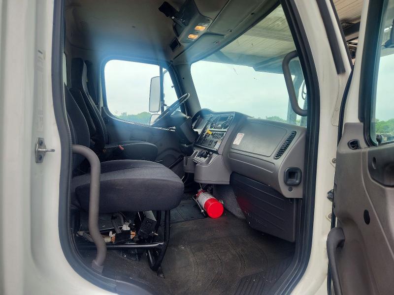 2017 Freigliner 2017 Freightliner Business Class M2 Rollback TOW T