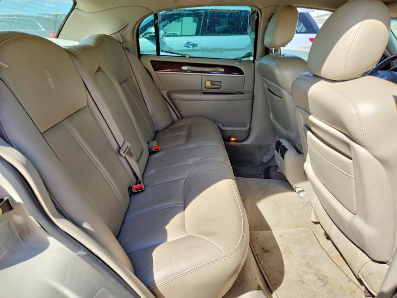 2004 Lincoln Town car Ultimate