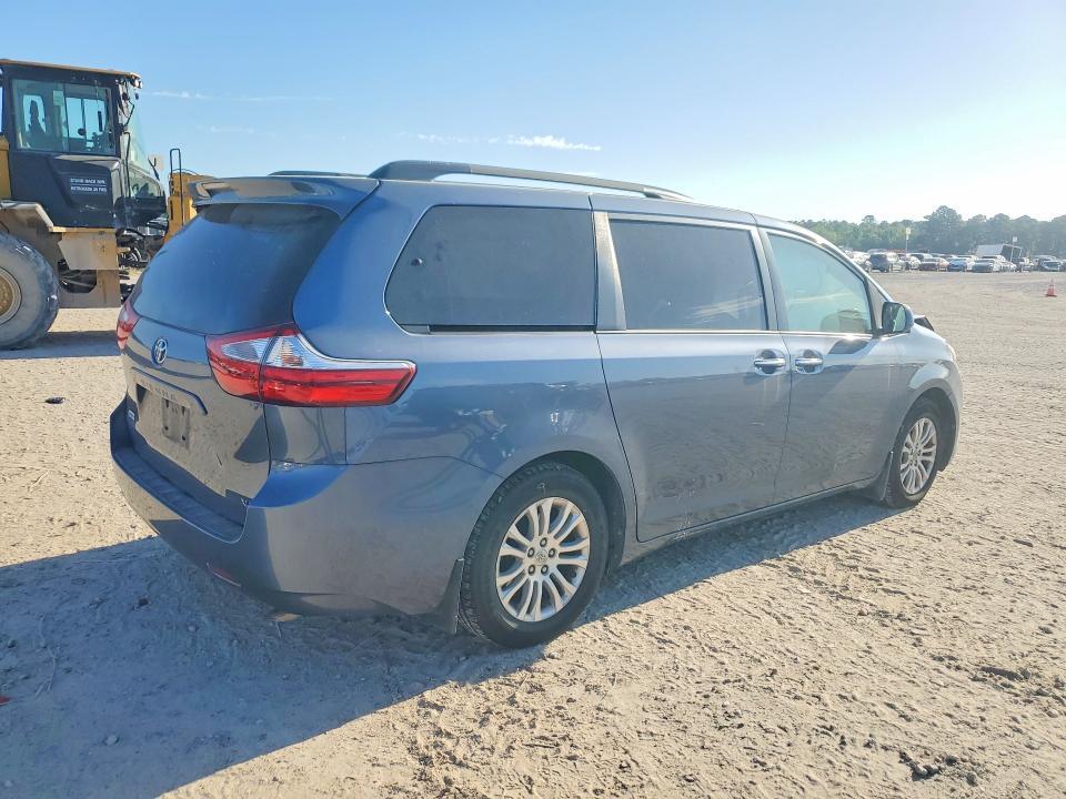 2015 Toyota Sienna xle 8-passenger