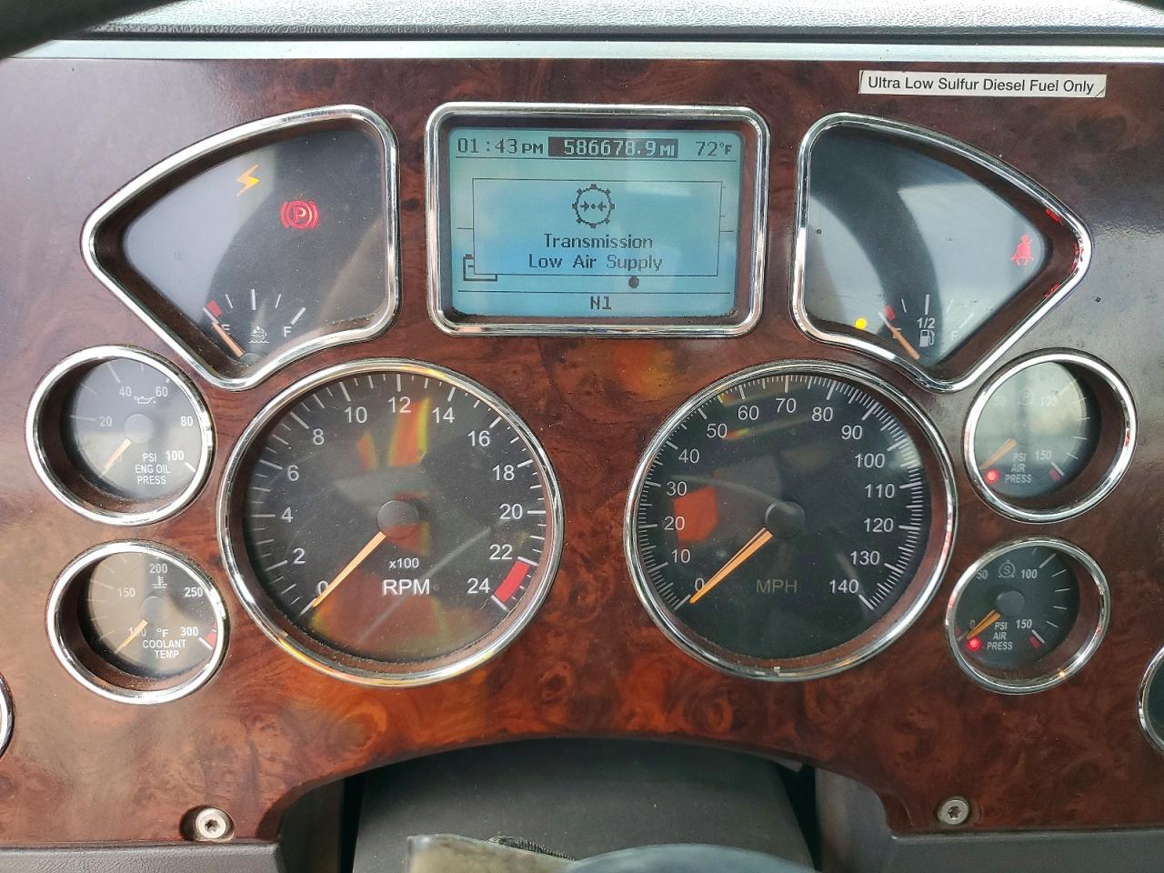 2014 Mack CXU613 Semi Truck