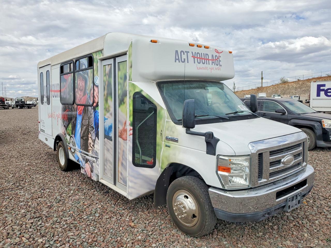 2015 Ford E450 Shuttle Bus