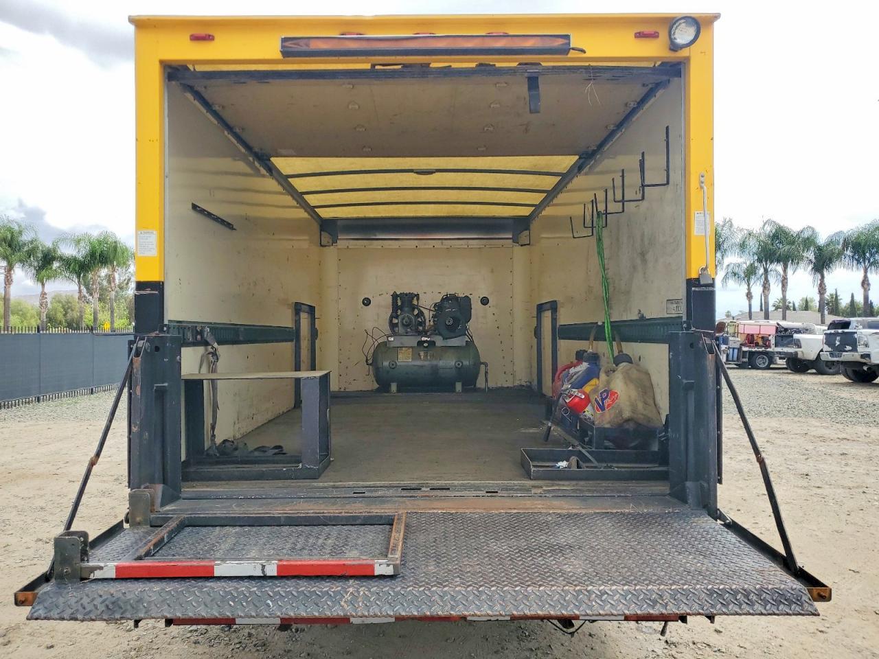 2009 GMC Savana BOX Truck