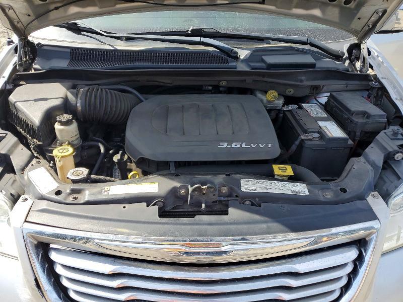 2012 Chrysler Town & Country Touring l