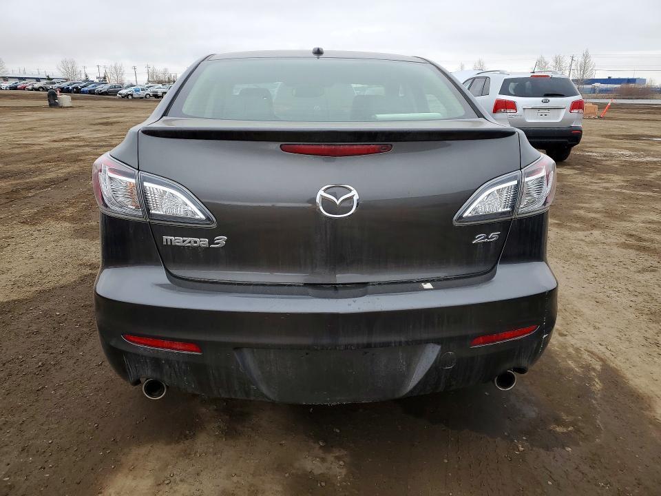 2013 Mazda 3 gt 4DR
