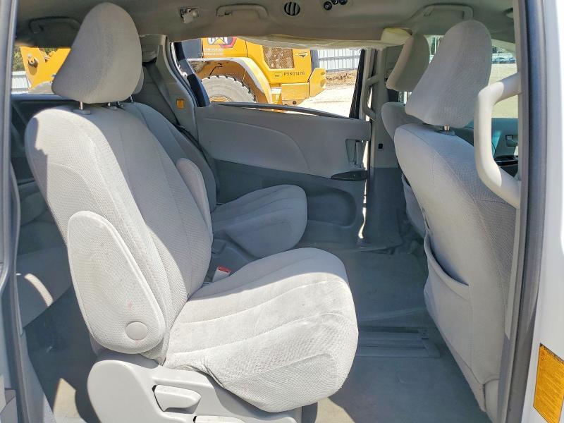 2011 Toyota Sienna le