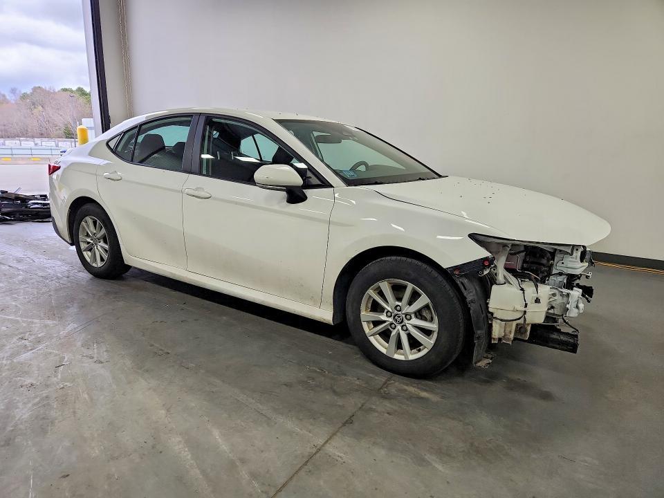 2025 Toyota Camry le
