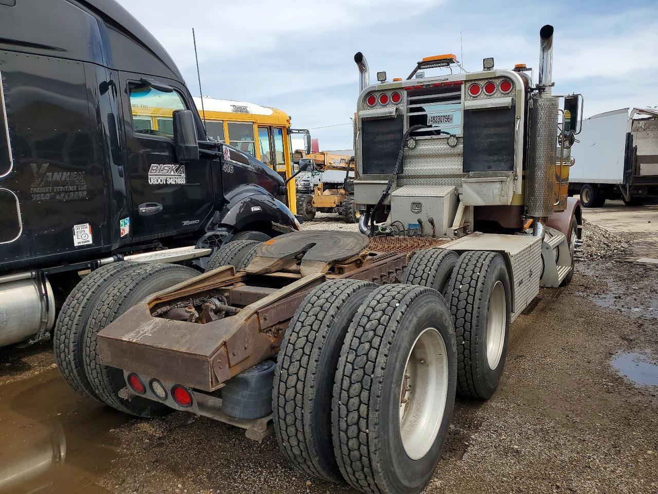 2000 Peterbilt 378 Semi Truck