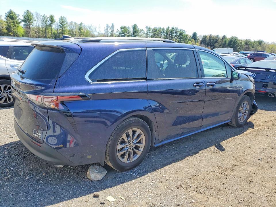 2023 Toyota Sienna le